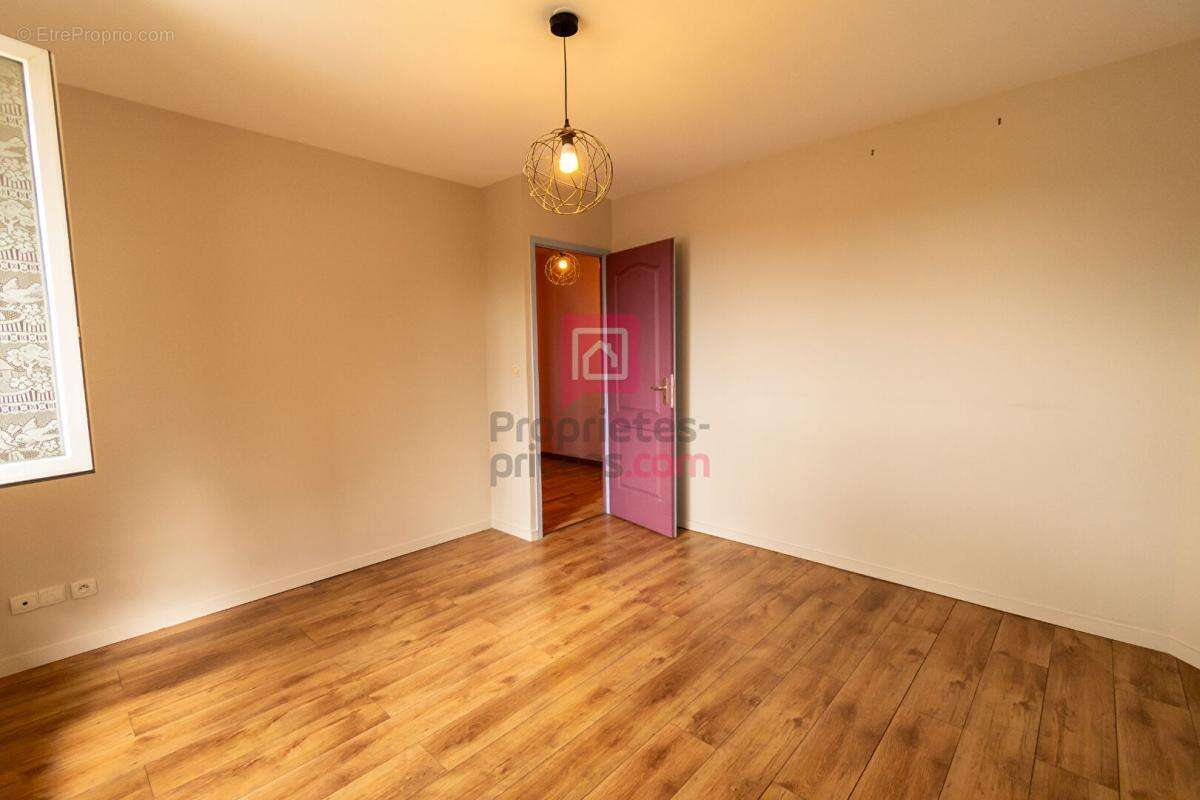 MAREUIL-LÈS-MEAUX  Maison récente 4 chambres avec jardin de 600 m² - photo 12