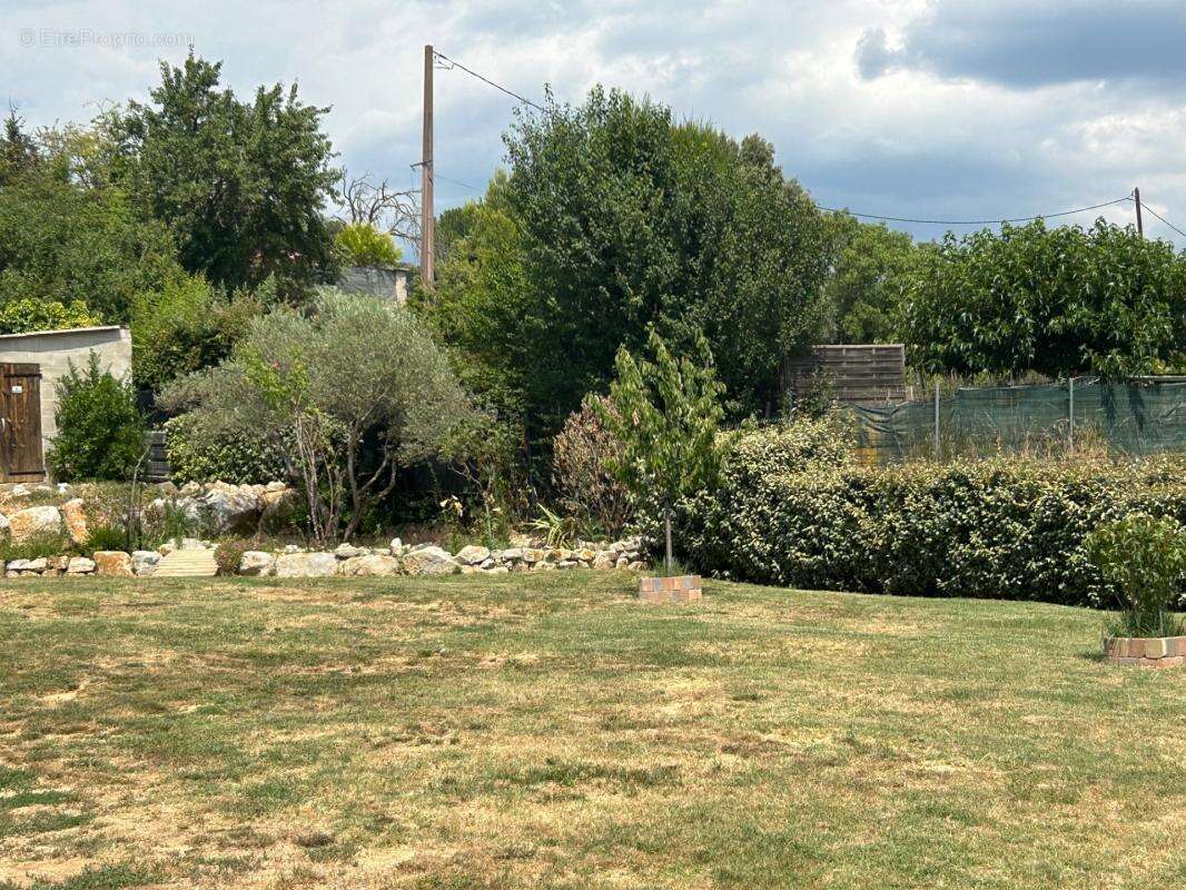 RIANS (83560) – Belle maison de plain-pied 120 m² avec T1 indépendant sur 4 000 m² de terrain piscinable - photo 9