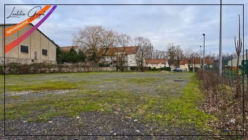Terrain à SOUVIGNY