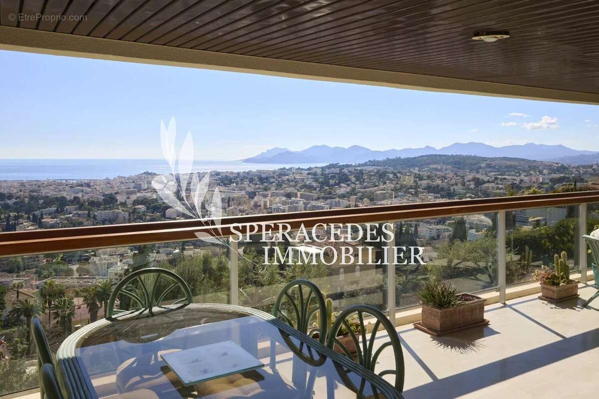 Appartement à LE CANNET