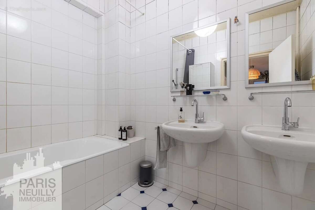 Appartement à PARIS-16E