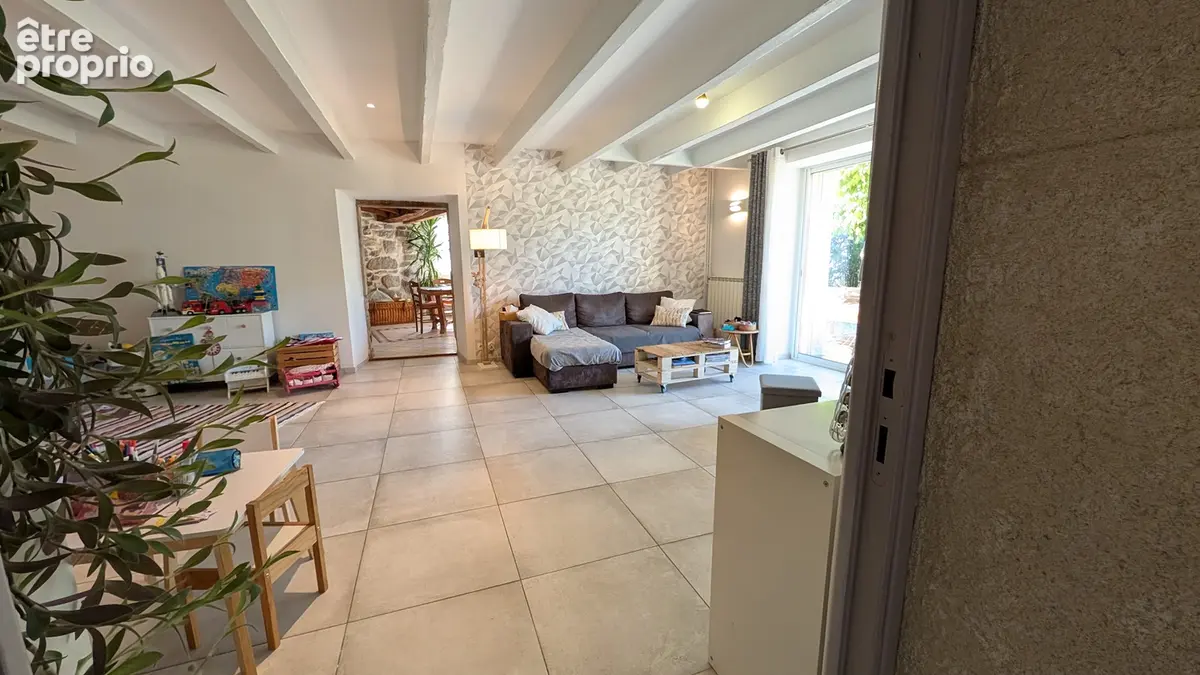 Maison en pierre parfaitement rénové de 177 m2 / F5 - photo 6