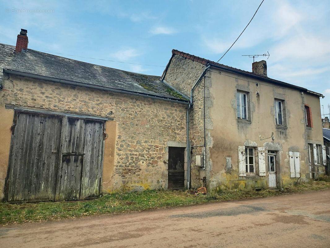 Maison à SAINT-MARTIN-DU-PUY