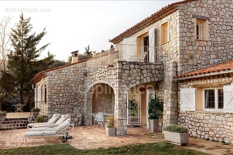 Propriete à vendre 6 pièces GOURDON (06), vue mer, jardin de 6000 m², garage - photo 3