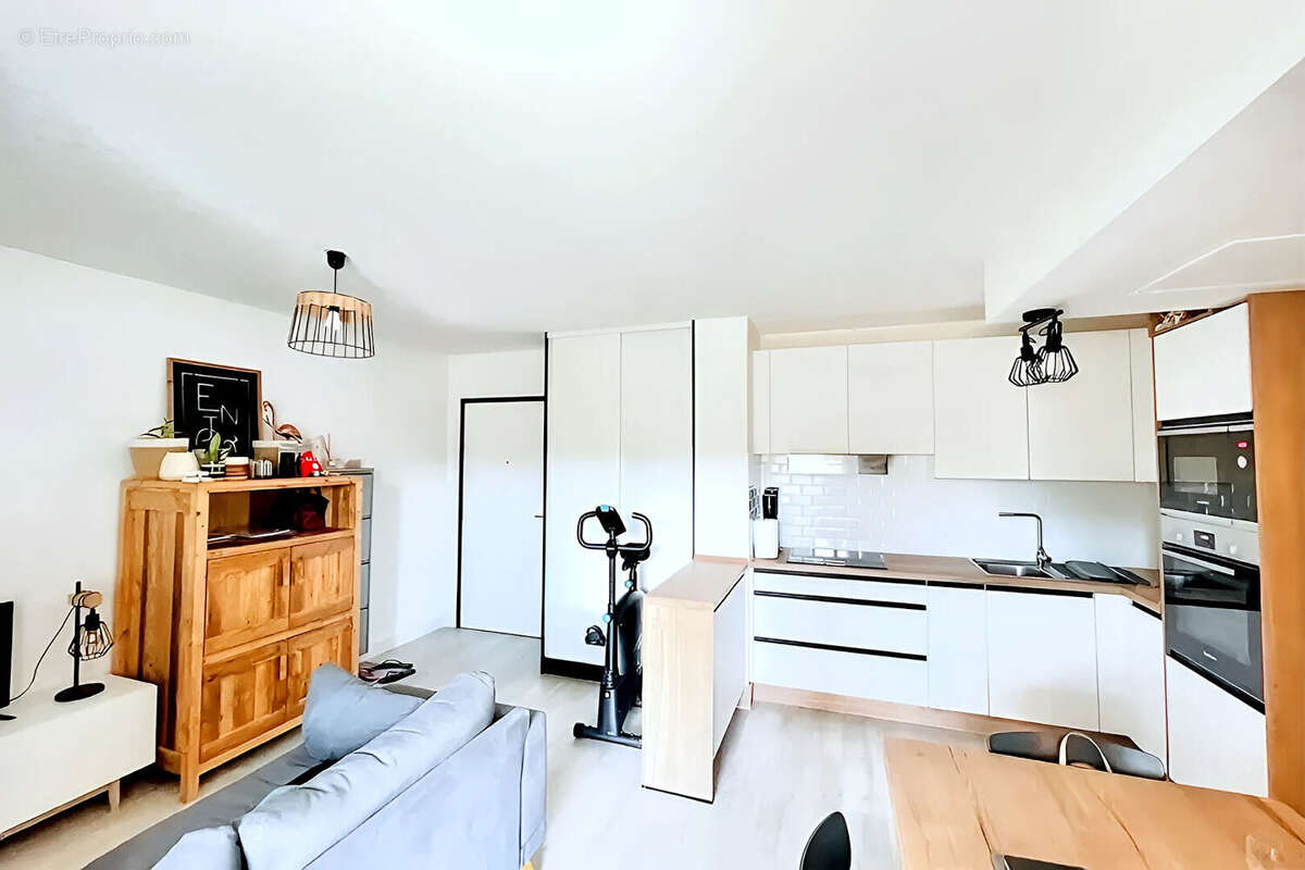 A VENDRE - Saint-Denis centre - Appartement T2 rénové en excellent état - photo 8