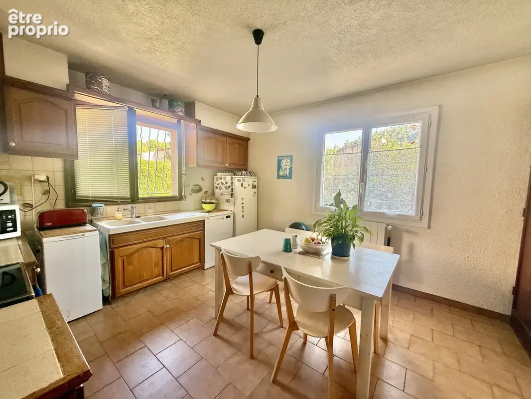 Aubagne - maison de 160m2 sur 560m2 de parcelle avec garage de 150m2 - photo 3