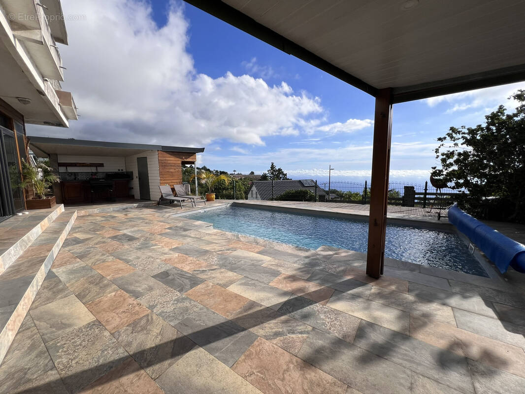 Maison à LES TROIS-BASSINS