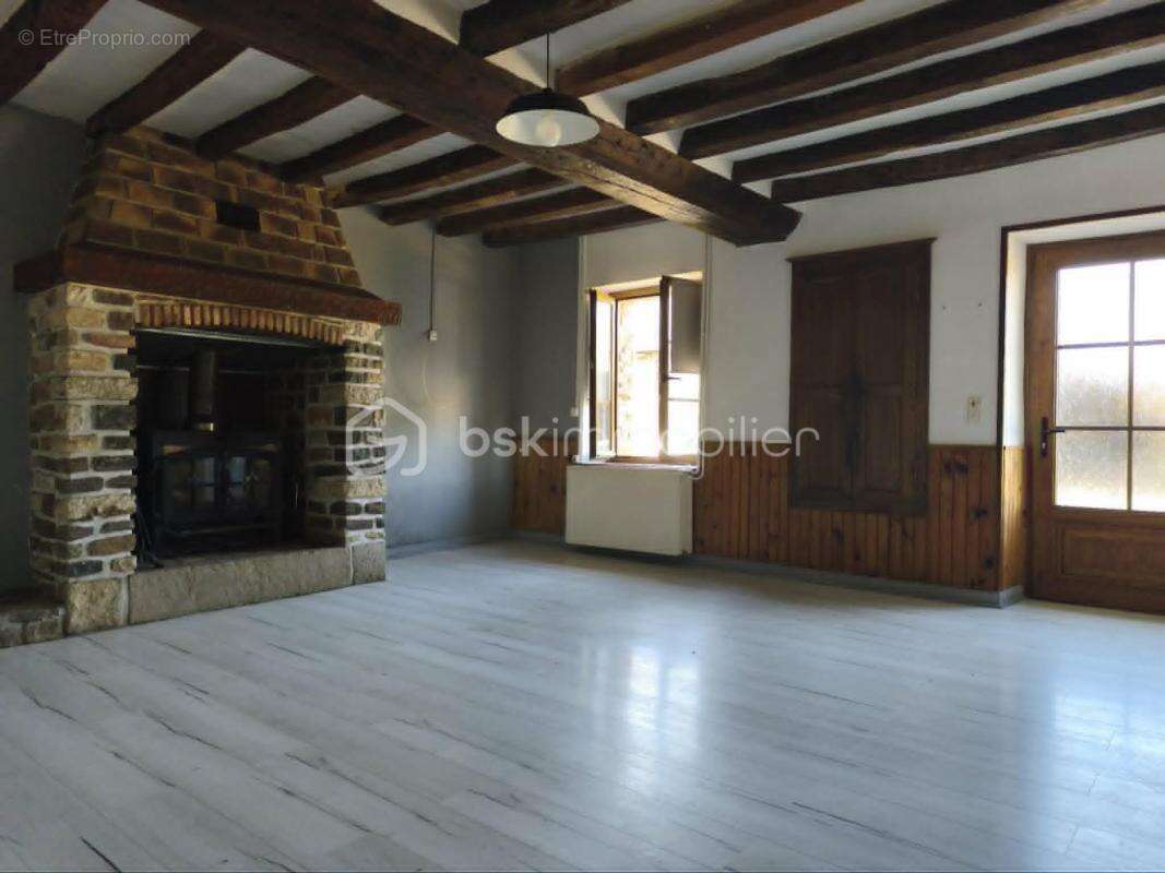 Maison en pierre de plain-pied avec dépendances - photo 3