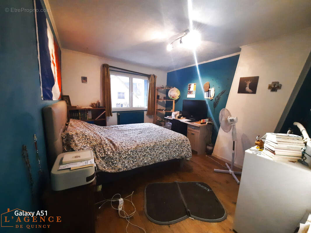 Maison volumineuse avec cour privative - photo 4