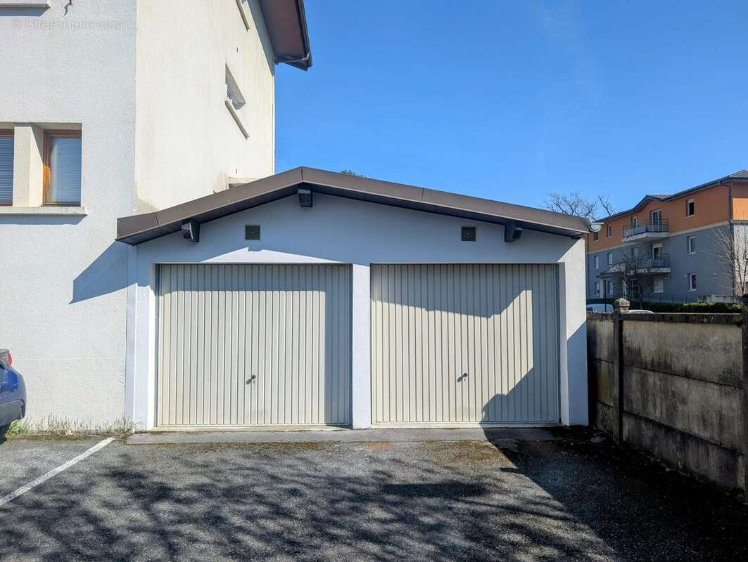 Garage 3 et 4 - Appartement à THYEZ