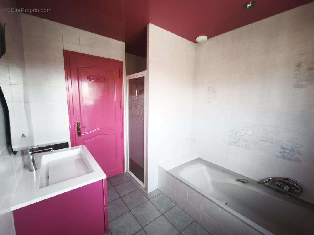Maison 160 m² à Maringes  - photo 9