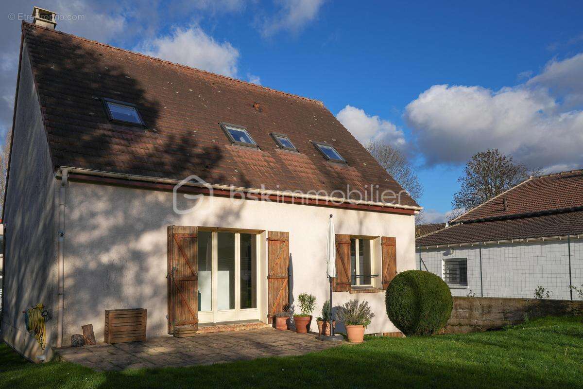 Maison à MONTEVRAIN