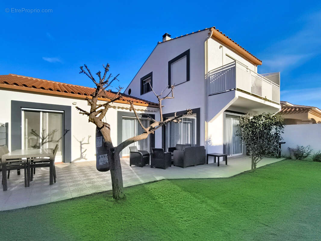 Maison à VILLELONGUE-DELS-MONTS