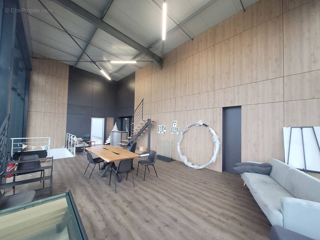 Commerce à MONTAIGU