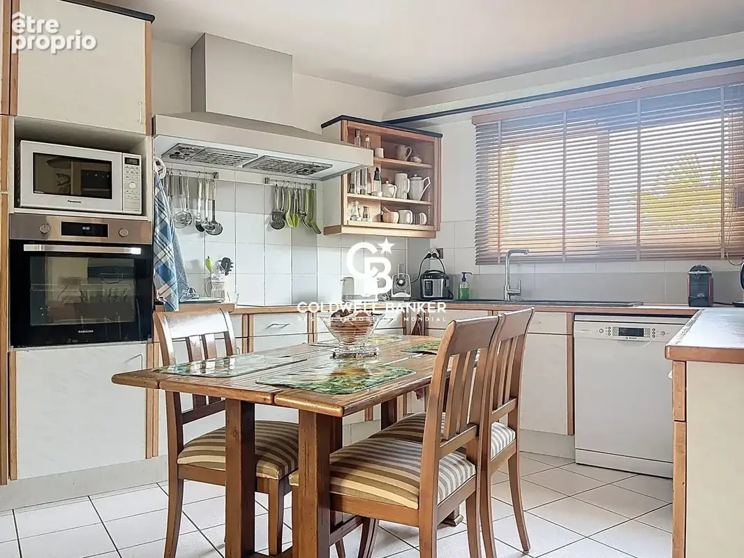 Une Oasis Confidentielle avec Piscine et Garage au Cœur de La Rochelle - photo 8