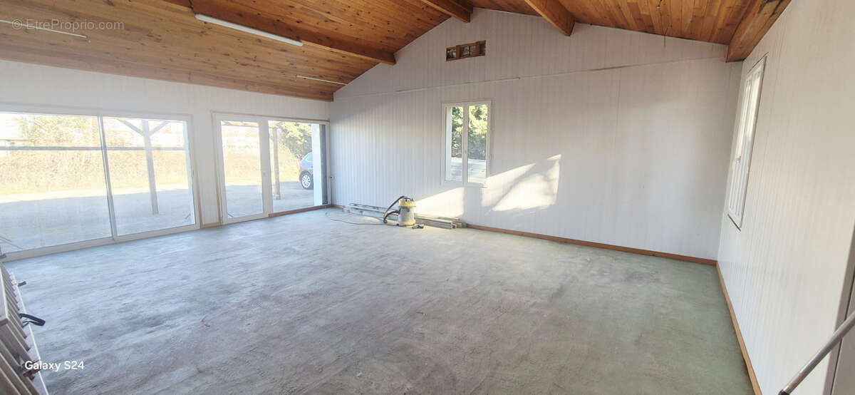 Maison à VILLENEUVE-LA-COMPTAL