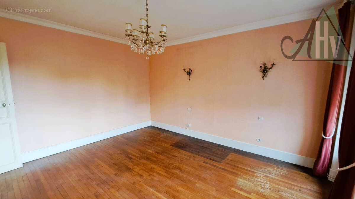 Proche NOGENT SUR SEINE - Grande maison de 150 m2 avec 5 chambres, dépendances et grand jardin - photo 11