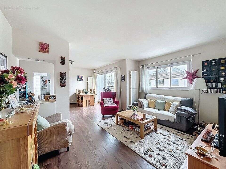Appartement à VOISINS-LE-BRETONNEUX