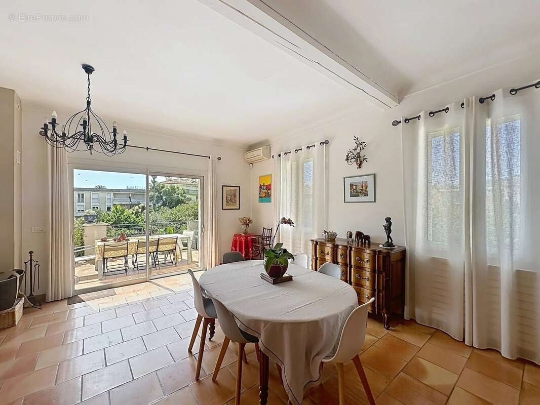 Maison à VALLAURIS