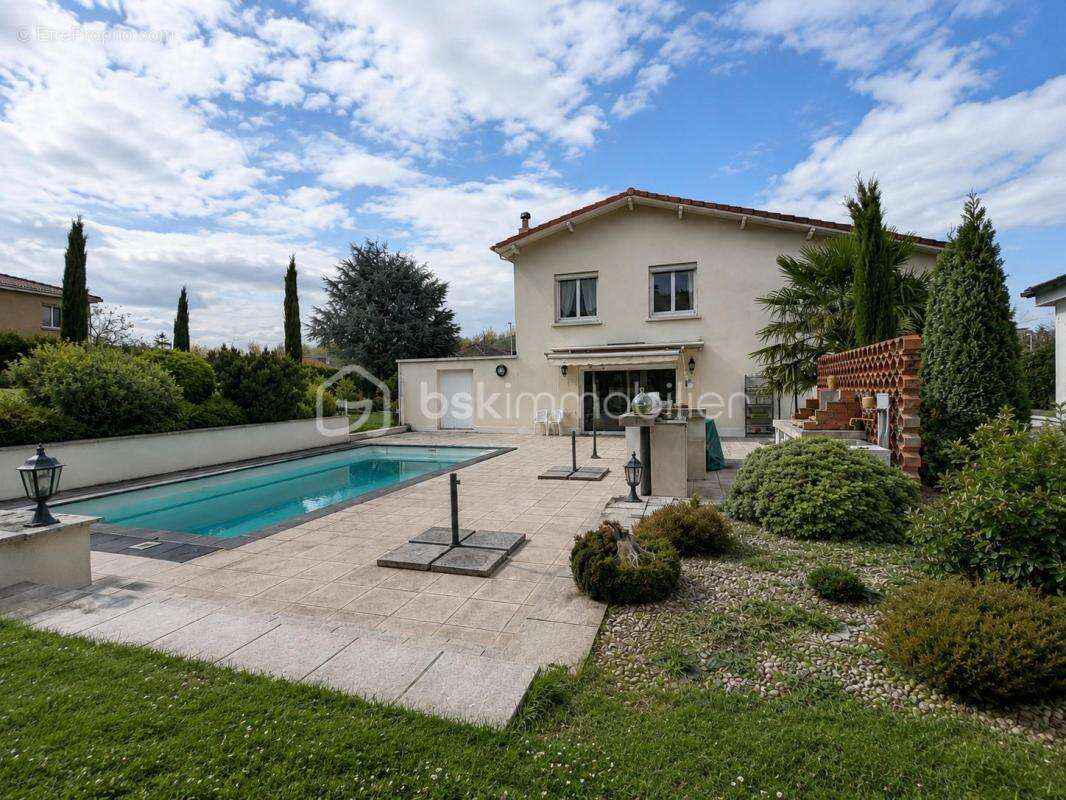 Maison à LES MARTRES-DE-VEYRE