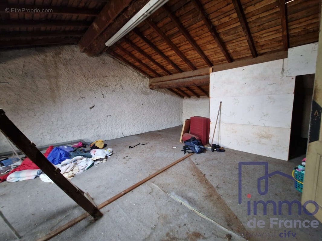 Maison à SAINT-JUST-SAINT-RAMBERT