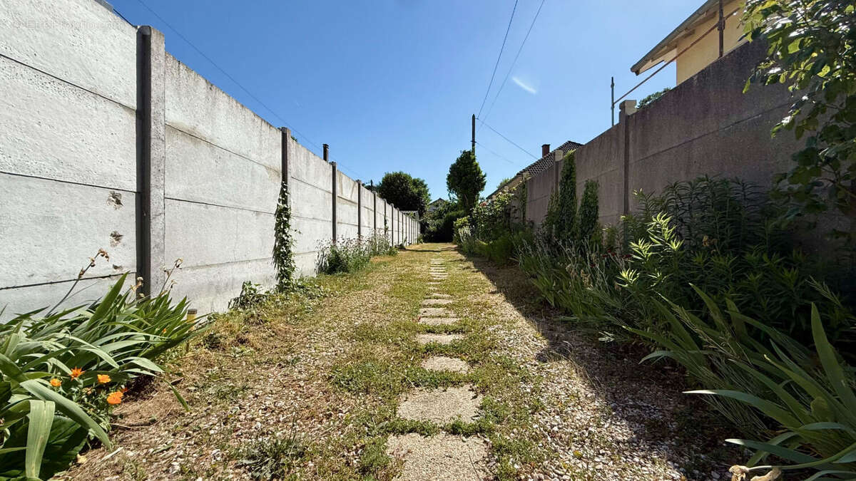 Maison à SAINTE-GENEVIEVE-DES-BOIS