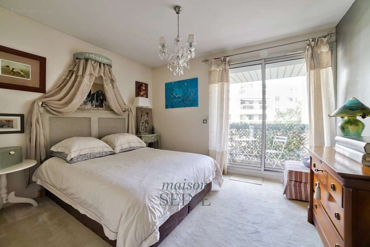 Appartement à NEUILLY-SUR-SEINE