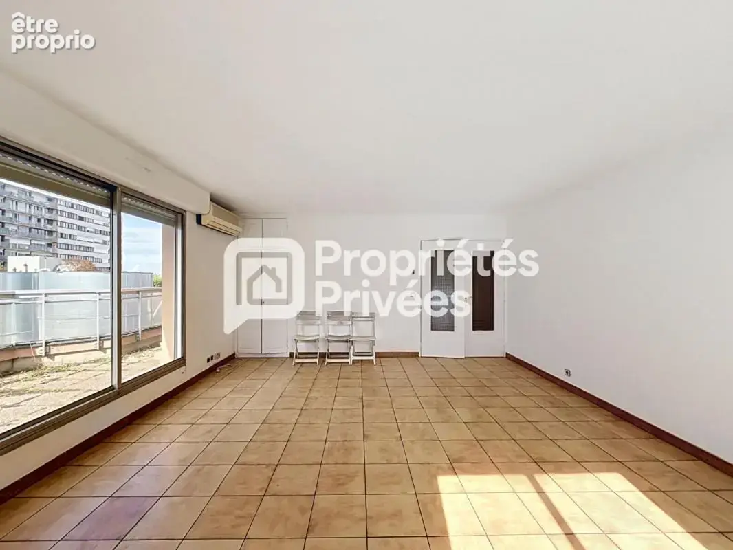 Nanterre - Spacieux 3 pièces de 84 m² - Dernier étage - Terrasse de 22 m² -  Box - photo 3