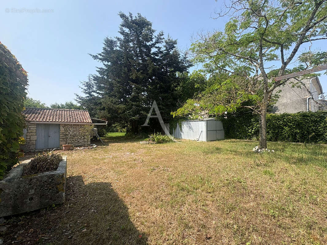 Maison à SAINT-JUST-LUZAC