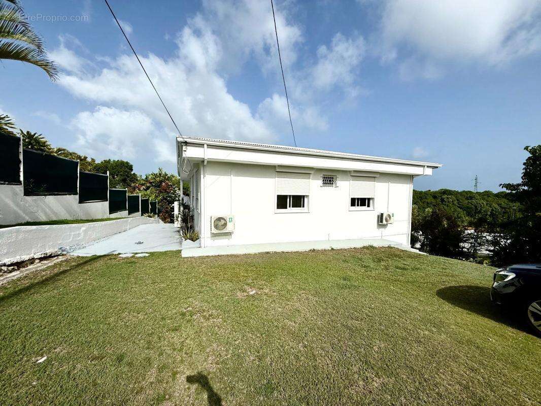 À vendre – exclusivité – maison t5 à sainte-anne (97180) - photo 15
