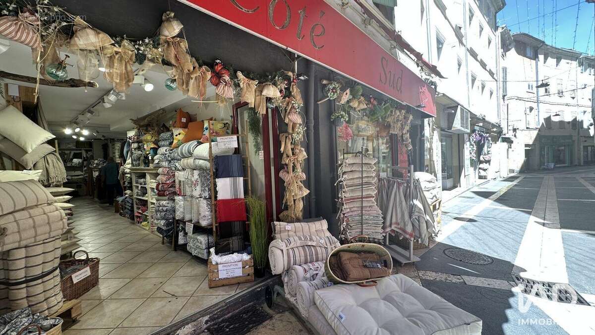 Photo 2 - Commerce à APT