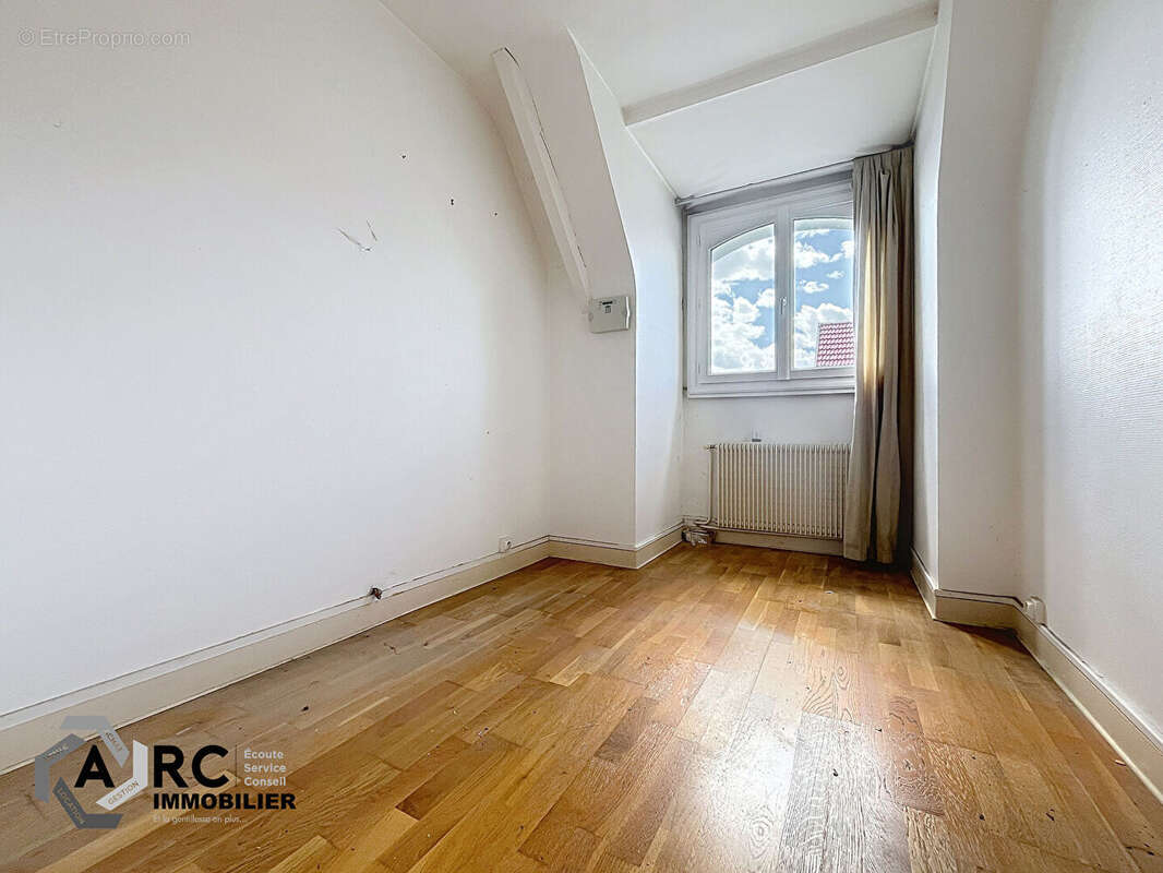 Maison à SAINT-JEAN-DE-LA-RUELLE