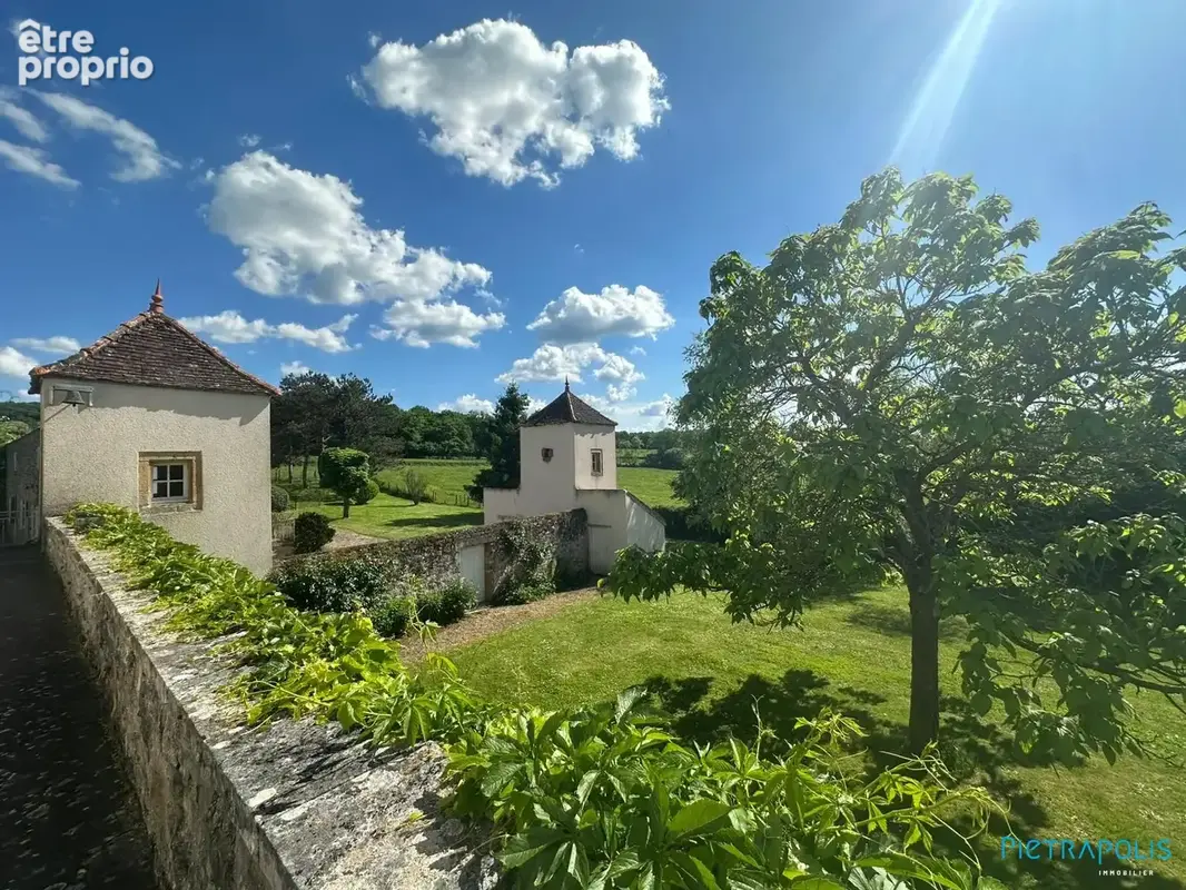 Maison 9 pièces 305 m² à vendre à Mercurey (71640) - photo 2