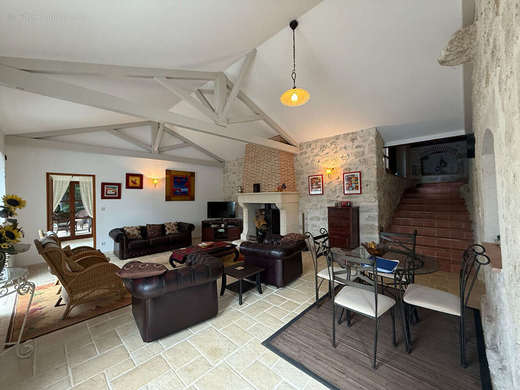 Maison à SAINTE-COLOMBE-DE-VILLENEUVE