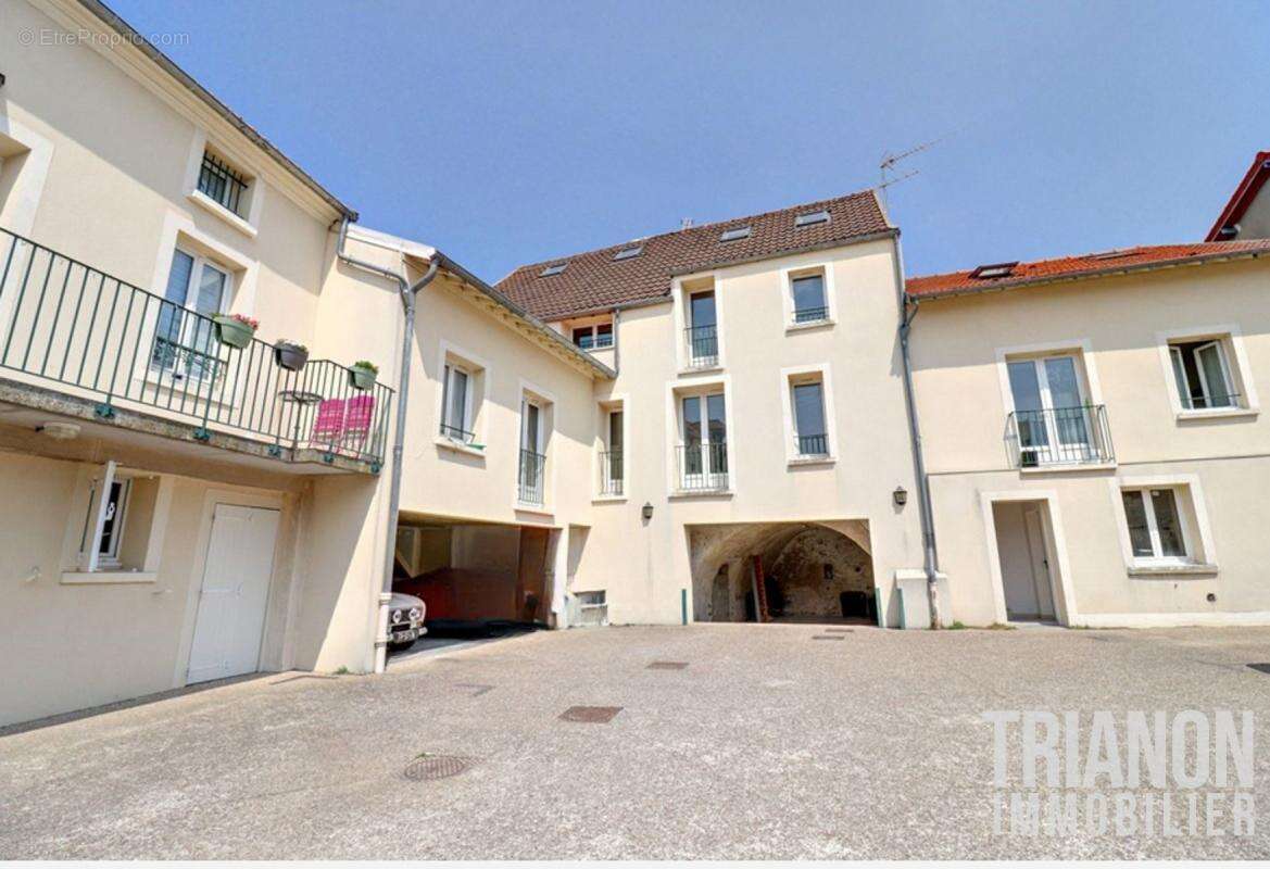 Appartement à CHANTELOUP-LES-VIGNES