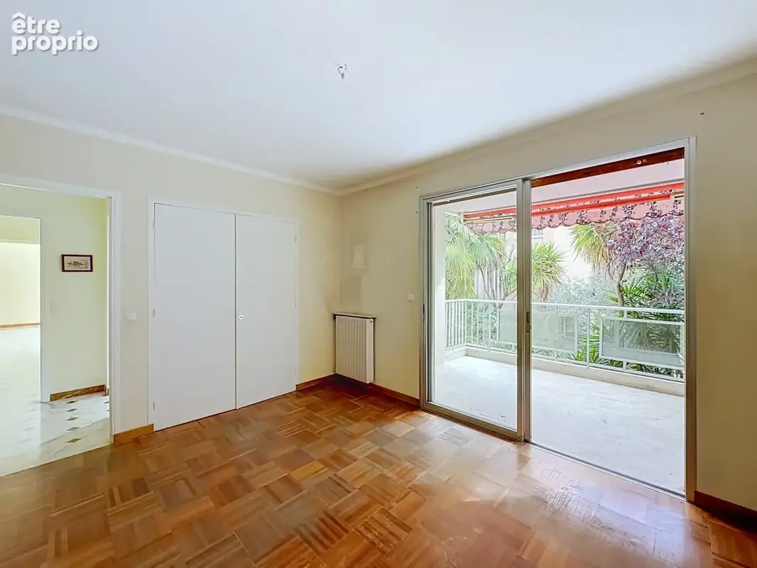 Vence   à 5 minutes à pied du centre-ville, spacieux 3 pièces avec vue mer, terrasses et garage fermé - photo 12