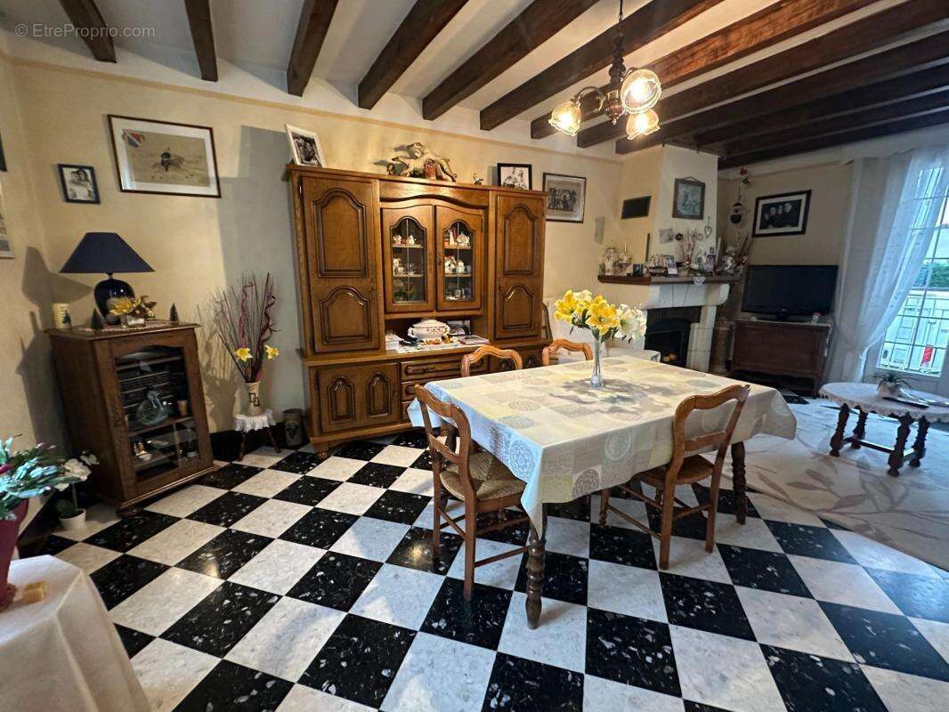 Maison à SAINT-PAVACE