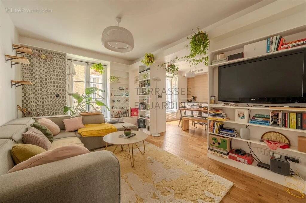 Appartement à PARIS-10E