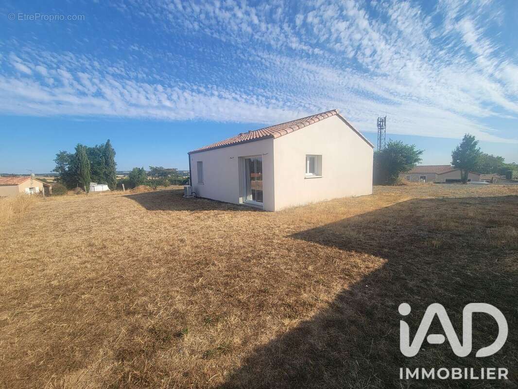 Maison 60 m² à Montournais  - photo 5