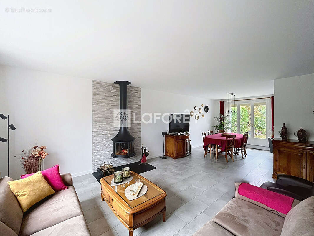 Maison à MORAINVILLIERS