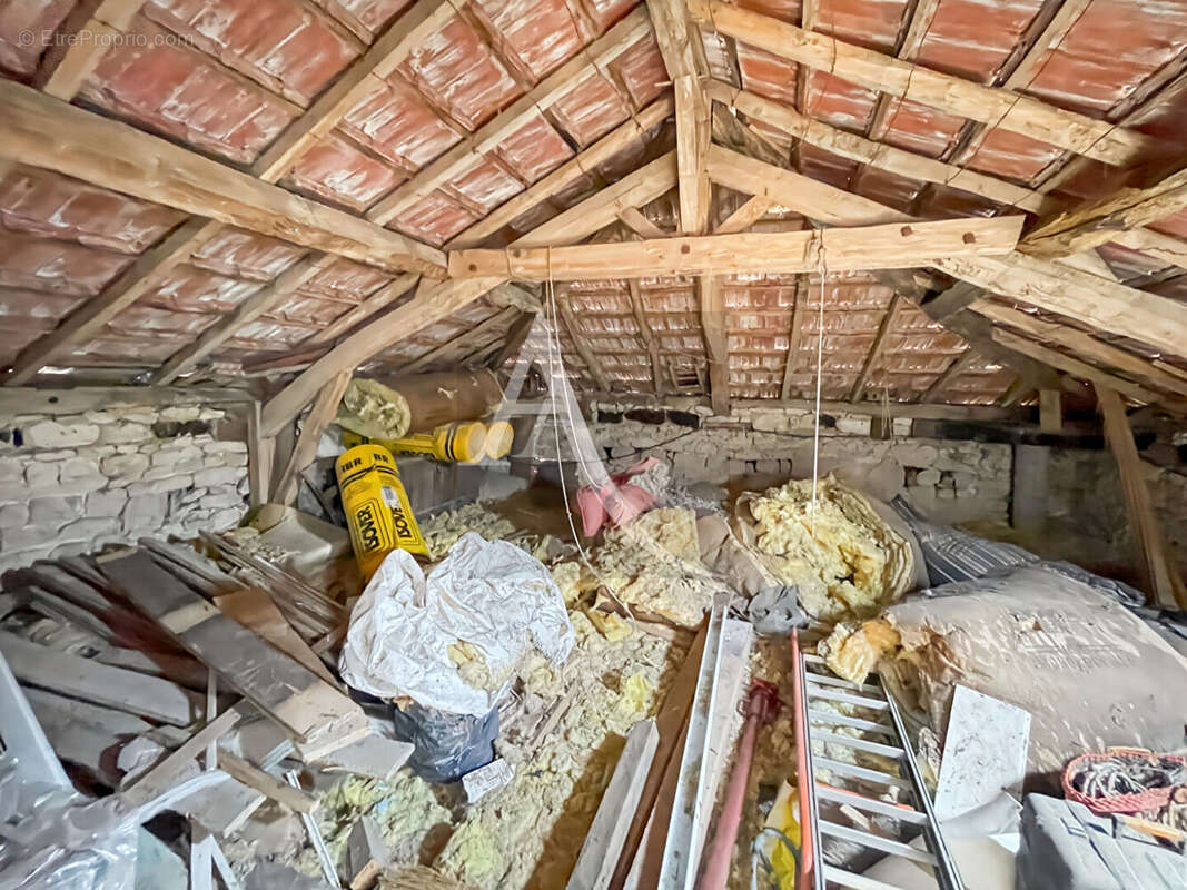 Maison à MONTAIGU-DE-QUERCY