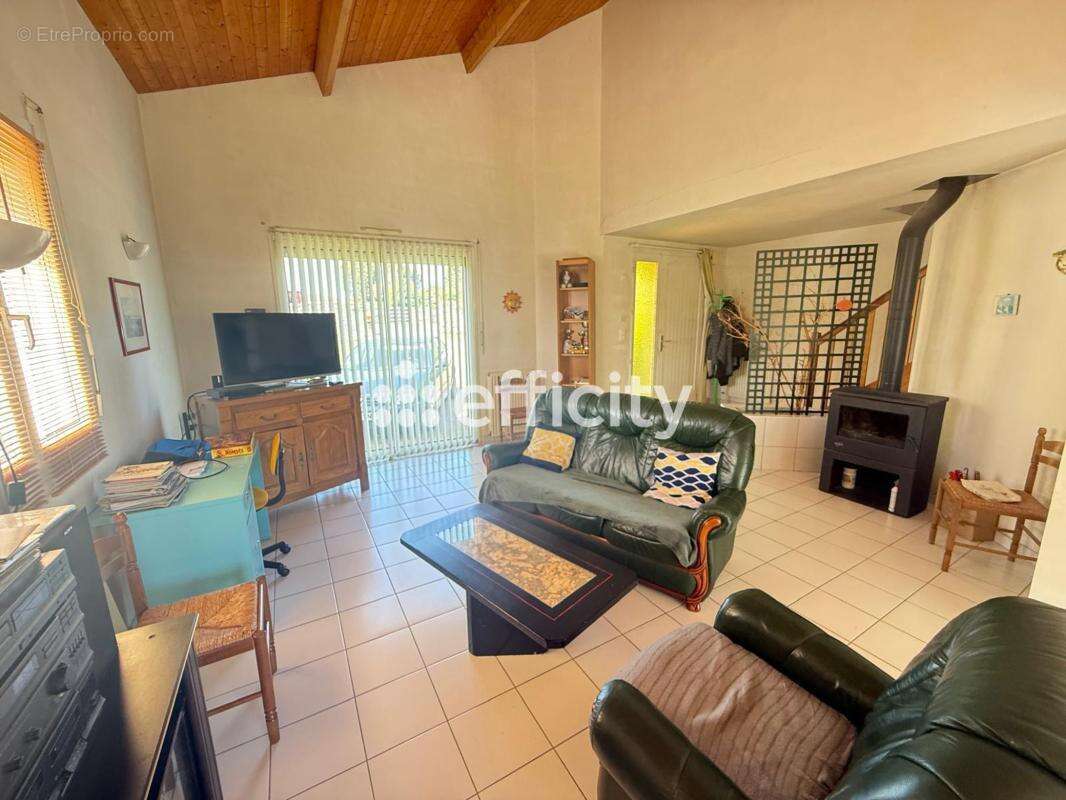 Maison à LES LANDES-GENUSSON