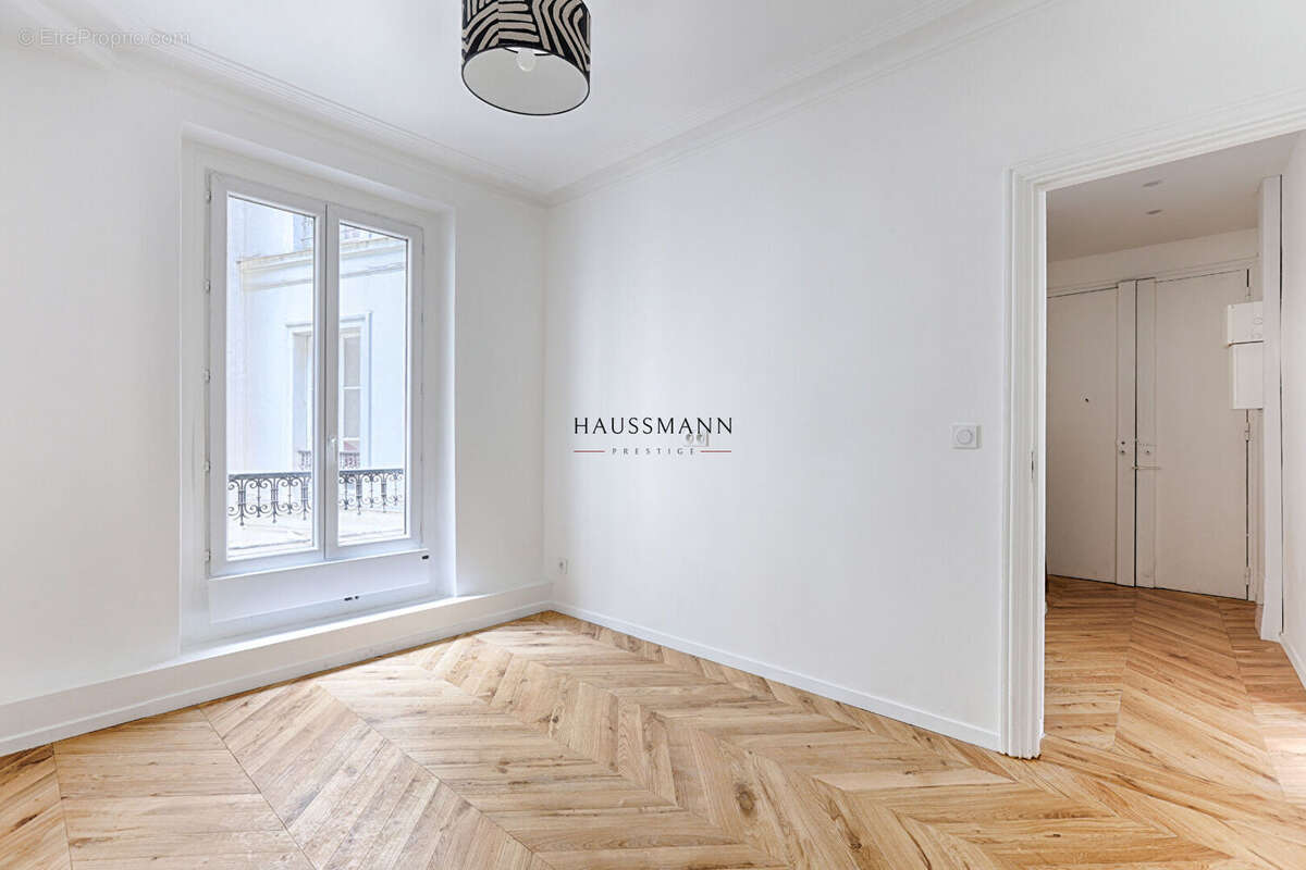Appartement à PARIS-17E