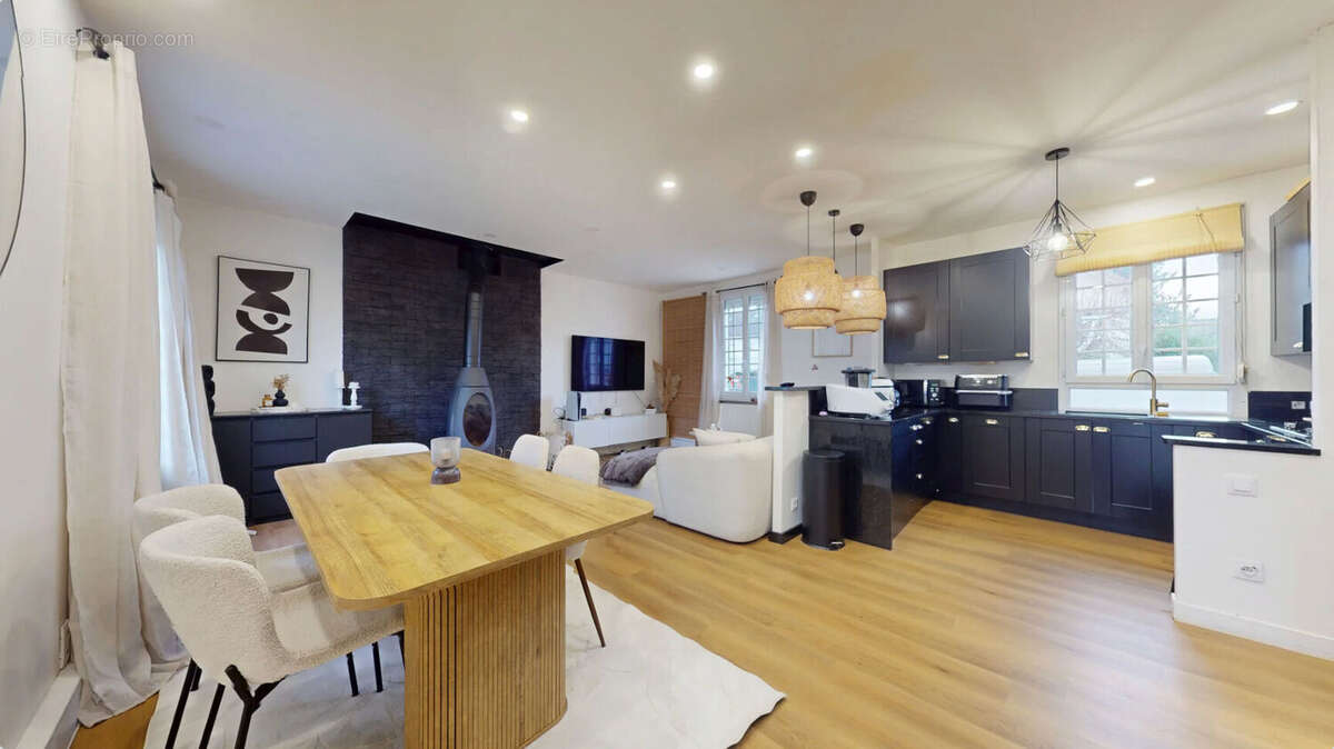 Maison à OZOIR-LA-FERRIERE