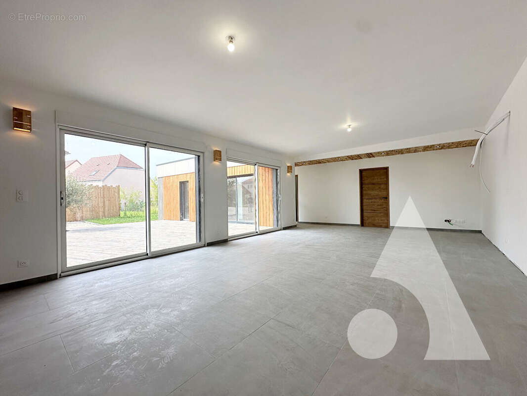 Maison à SAINTE-SAVINE