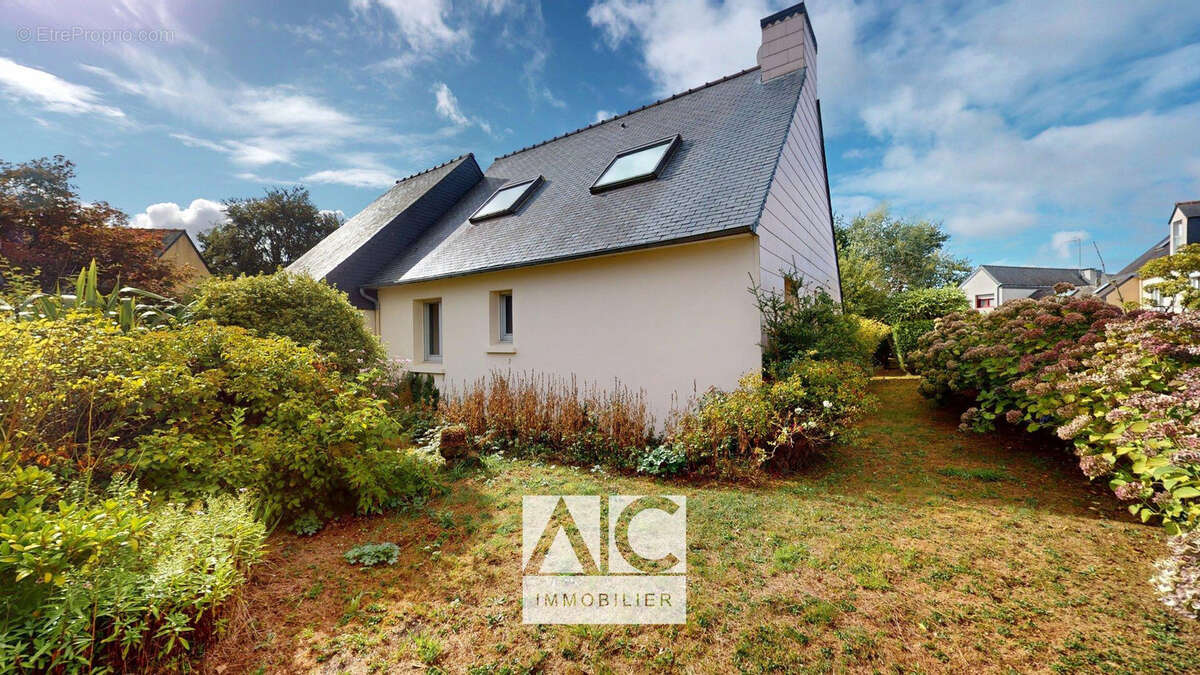 Maison à SAINT-NICOLAS-DU-PELEM