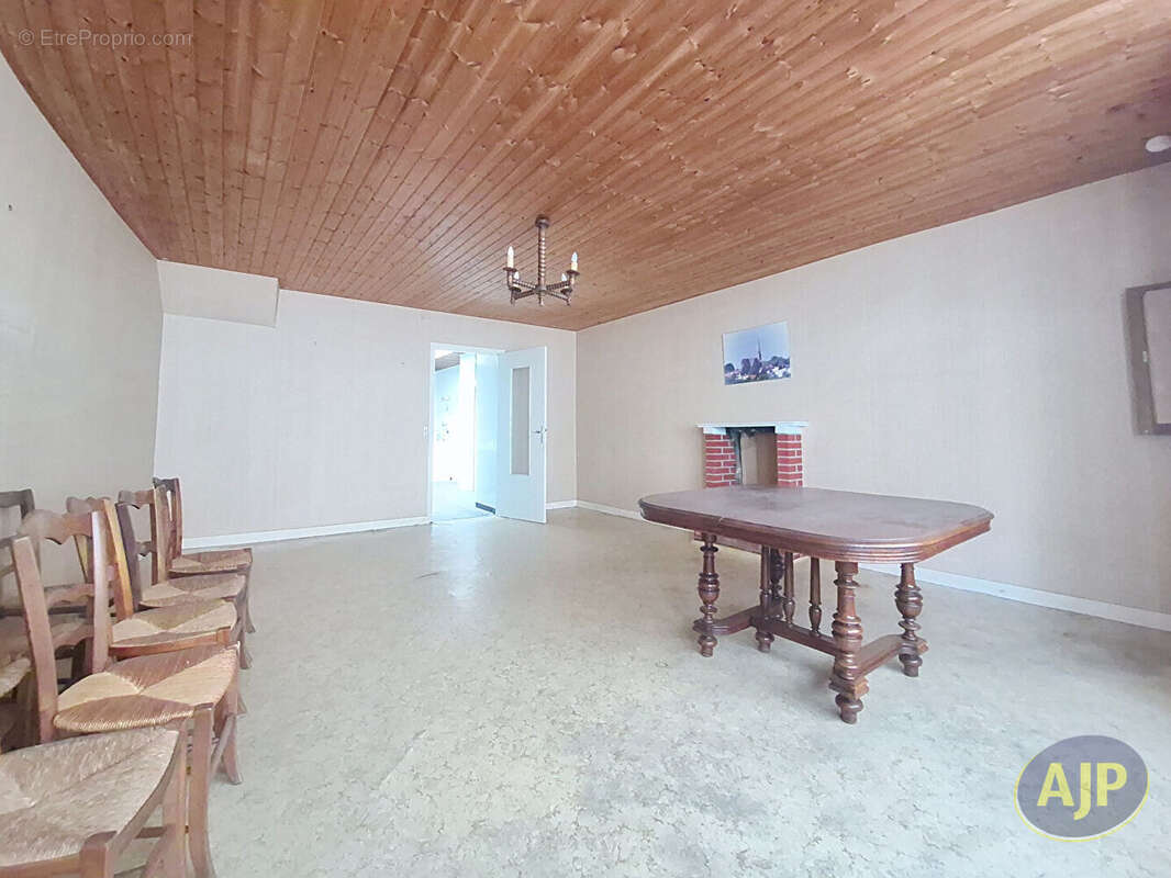 Maison à LA CHAPELLE-PALLUAU