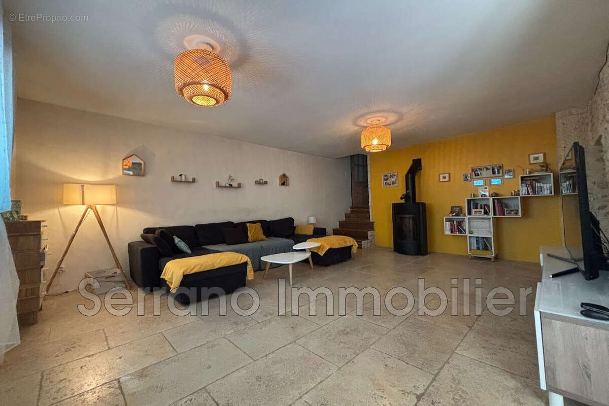 Maison 145 m² à Vallabregues  - photo 8