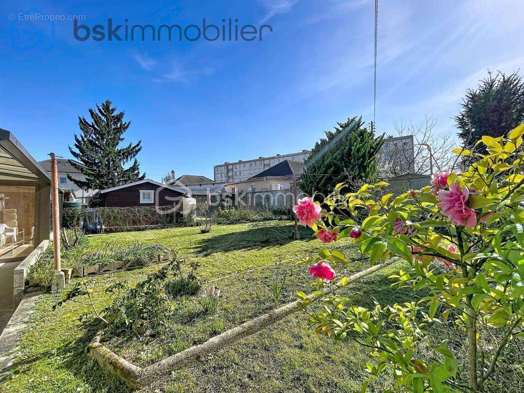 Maison à SAINT-ETIENNE-DU-ROUVRAY