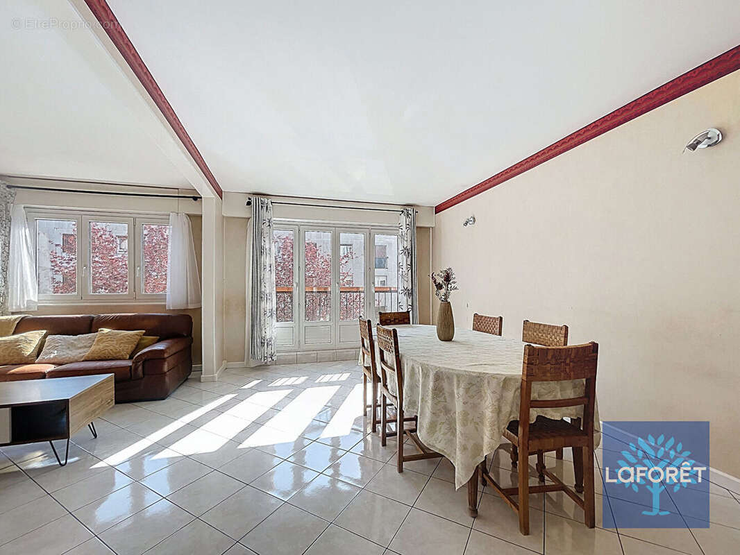 Appartement à CHILLY-MAZARIN